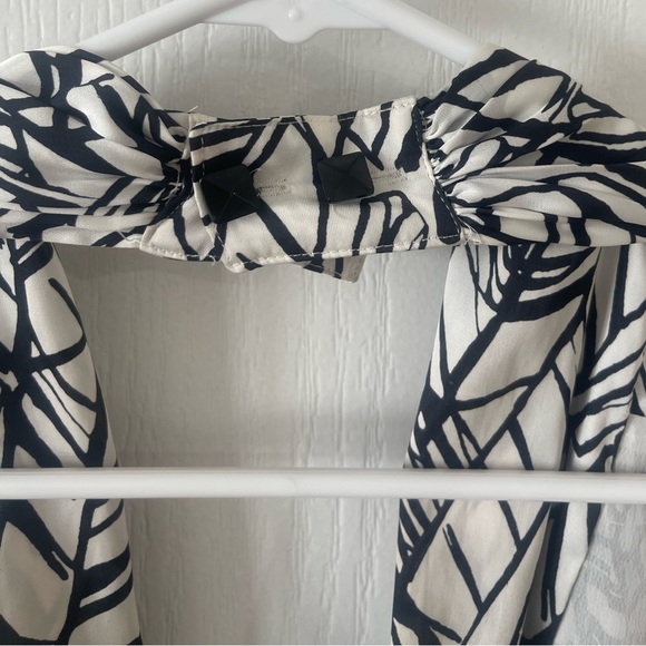 Gorgeous & Stylish Fancy Halter Top - Picture 3 of 6